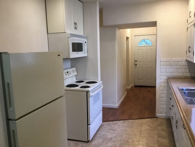 Photo - 851000 Unit #A