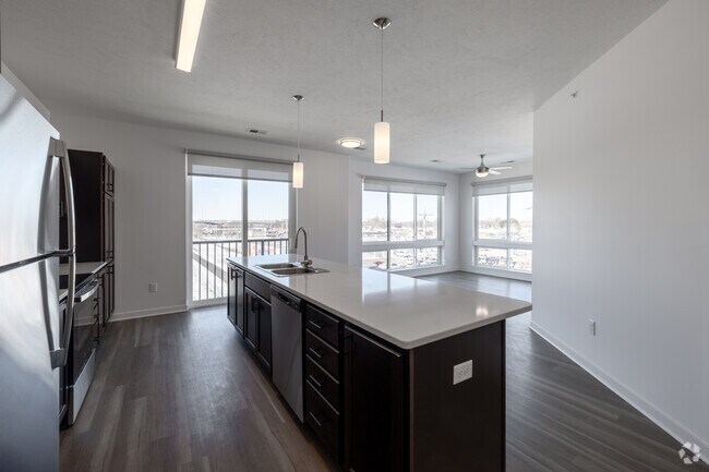 2BR, 2BA - 997SF - Kitchen