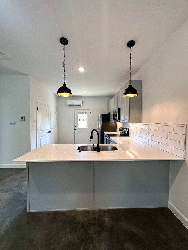 Photo - 200 N Main St