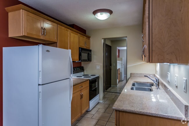 2BR, 1.5BA - 1275 SF - Kitchen - Oakridge Apartments