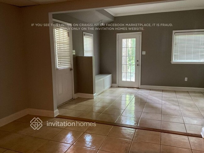 Photo - 1440 Midland Way