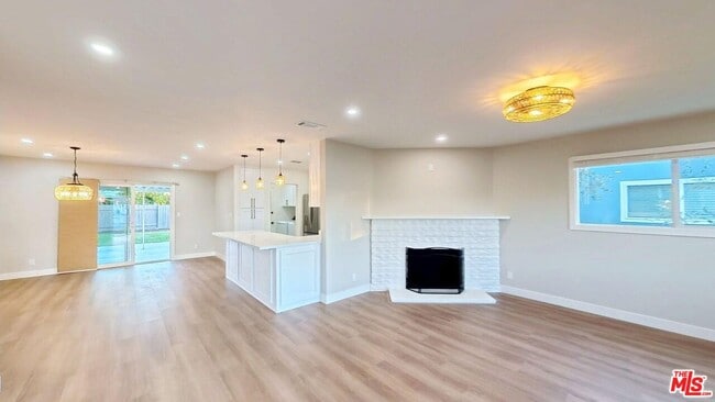 Photo - 6626 Berquist Ave