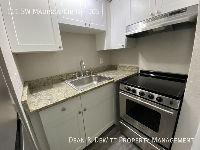 Photo - 111 SW Madison Cir N Unidad 105