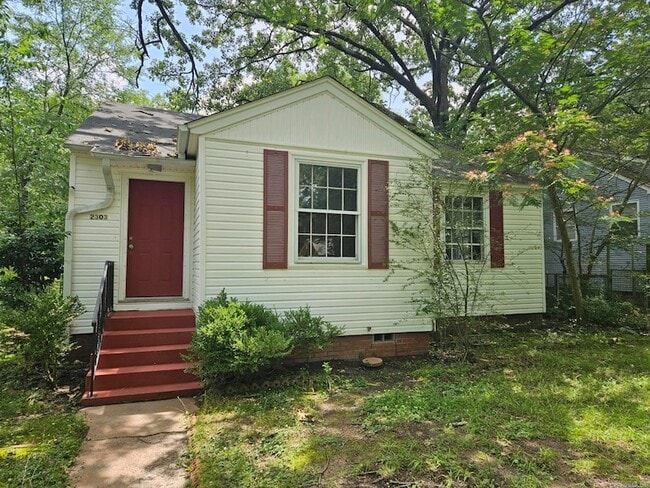 Building Photo - 2303 S Tyler St