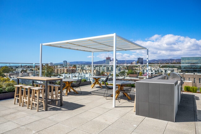 Rooftop Dining Bar