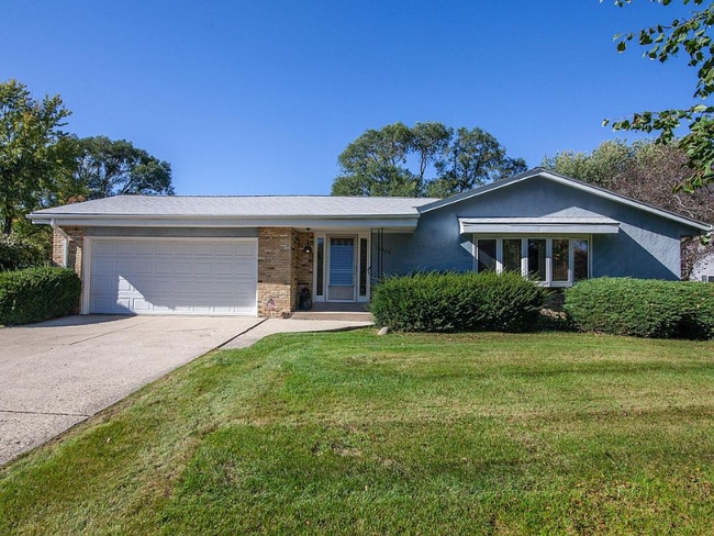 Building Photo - 13300 W Sunny View Dr