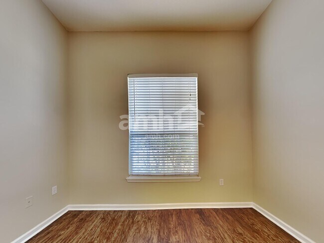 Photo - 632 E Red House Branch Rd