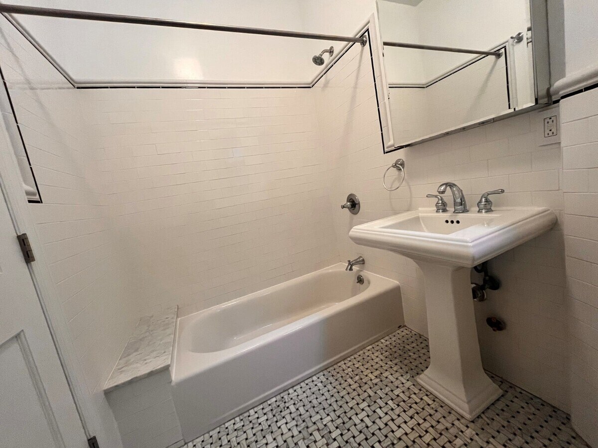 Photo - 212 Grand St Unidad 2B