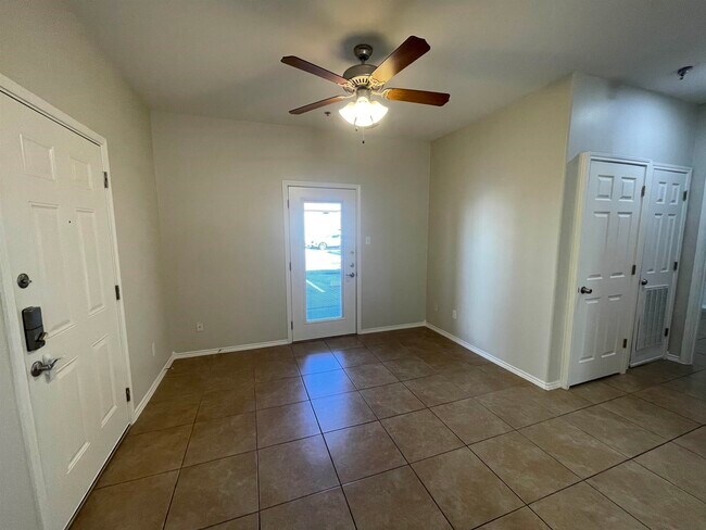 Photo - 5402 Marcella Ave Unidad #102B