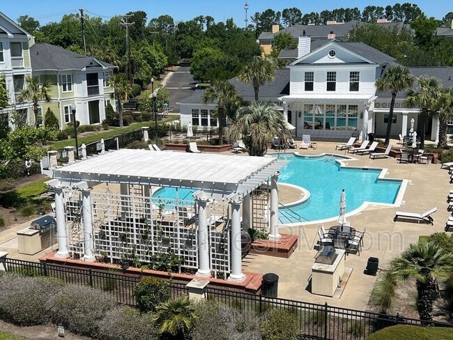 Photo - 2411 Chatelain Way