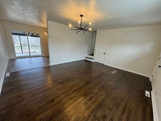 Photo - Beautiful 3/2 in Independence