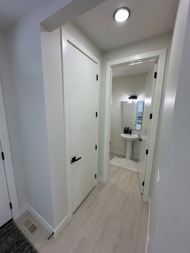 Photo - Modern 3-Bed, 2.5-Bath Home on Alpine Ave with Spacious Layout