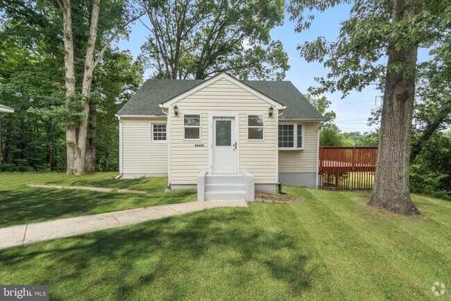 Building Photo - 45629 Frank Hayden Ln Rental