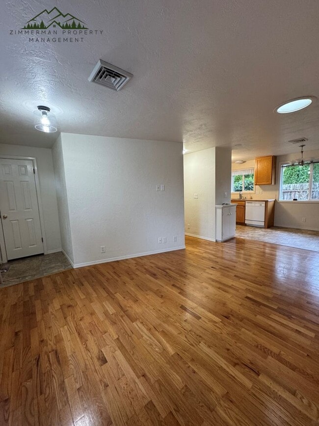 Photo - 394-396 Rosewood Ave Unit 394