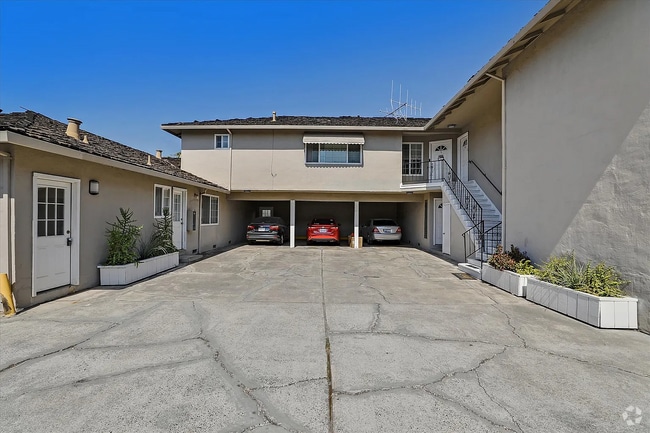 Building Photo - 833 Maryann Dr Rental