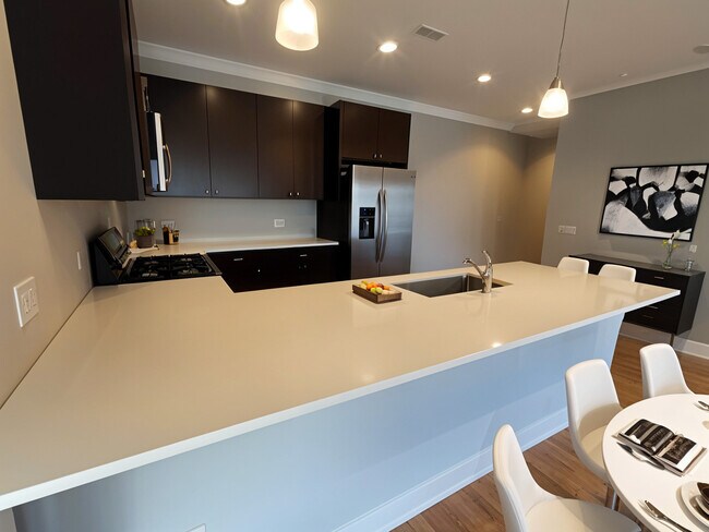 Photo - 4812 W Montrose Ave Unidad 204