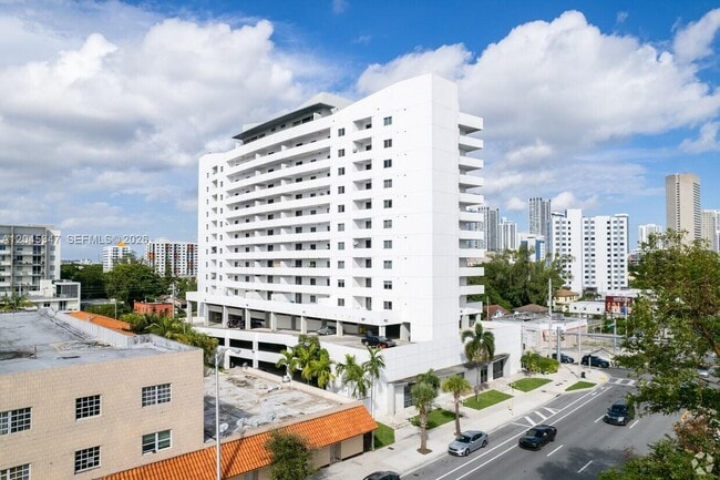 Building Photo - 36 NW 6th Ave Unit 601