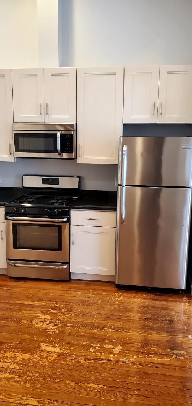 Building Photo - 216 Hudson St Unit 2F Rental