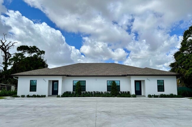 Building Photo - 2571 Gulfstream Rd Rental