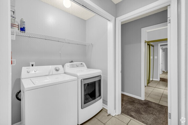 2BR, 2BA - 1100SF