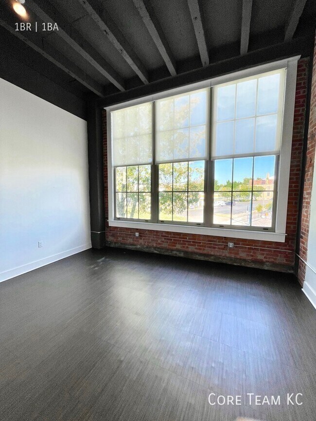 Photo - 3200 Gillham-104 Unidad 104