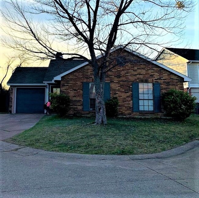 Building Photo - 1614 Collin Dr
