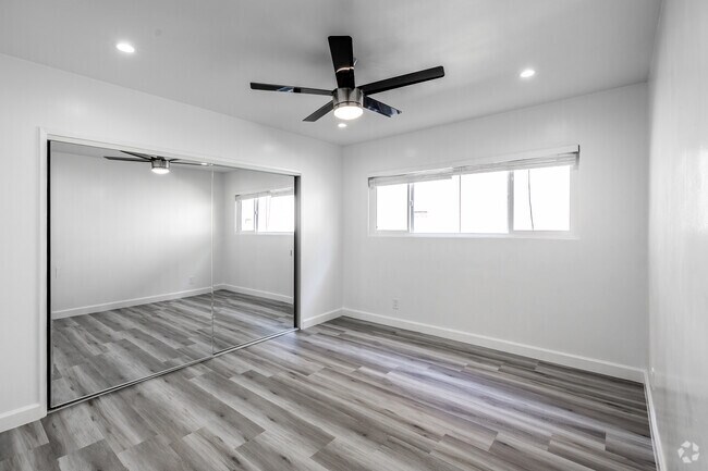 2BR, 2BA - 916SF - Primary Bedroom