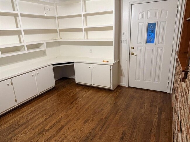 Photo - 2022 Woodbine Terrace NE