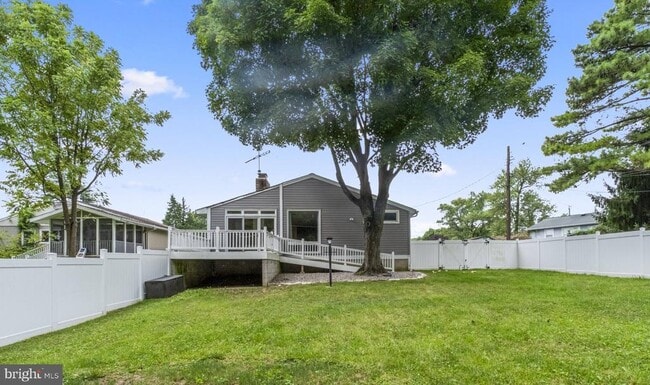 102 Greenmeadow Dr