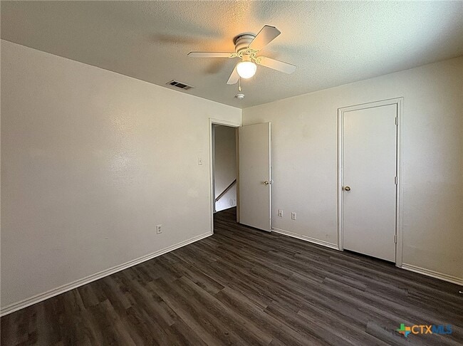 Building Photo - 5709 Redstone Dr Unit D