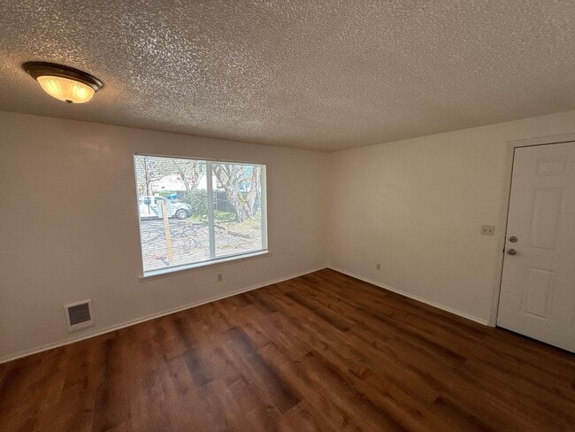 Photo - 150 Manbrin Dr N