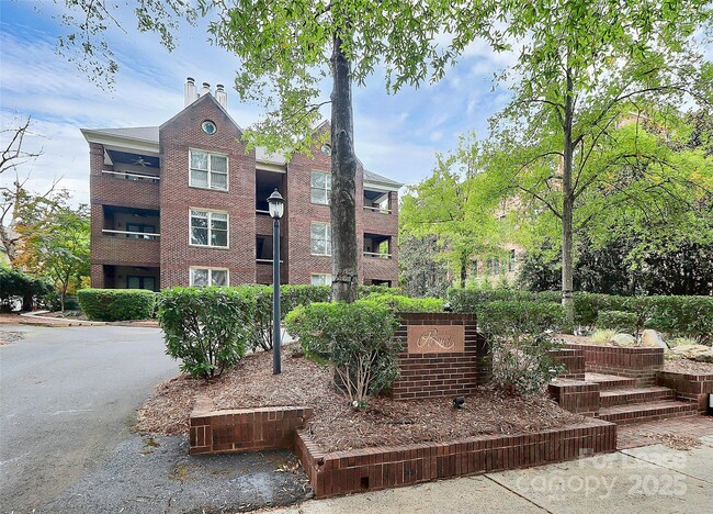Building Photo - 2220 Roswell Ave Unit A