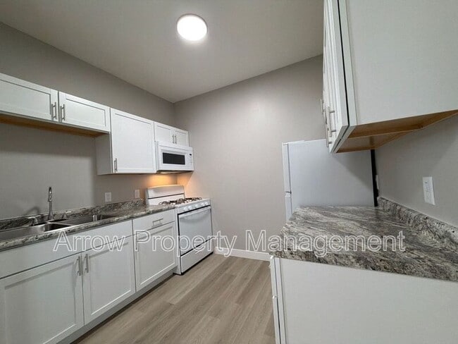 Photo - 877 N 26th St Unidad 101