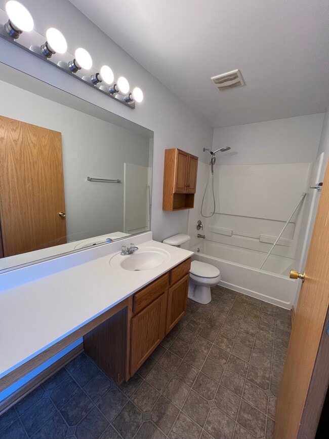 Photo - 1470 Millbrook Dr