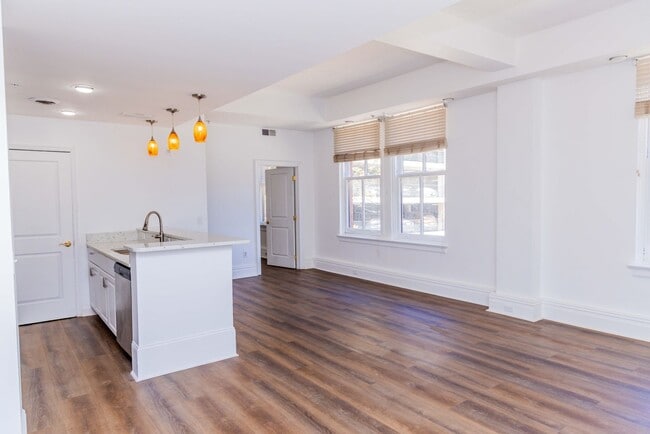 Photo - Luxury One Bedroom Unit in  Downtown Business District