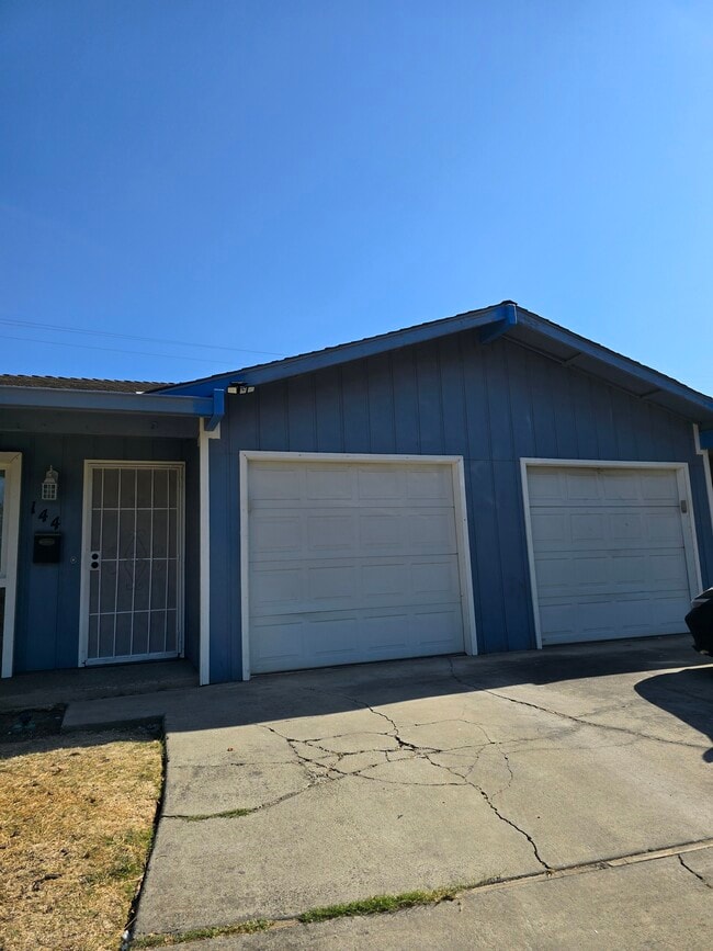 Exterior view - 144 W Alexander Ave House