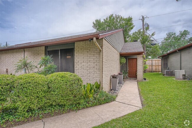 Building Photo - 3815 Menchaca Rd Unit 7 Rental