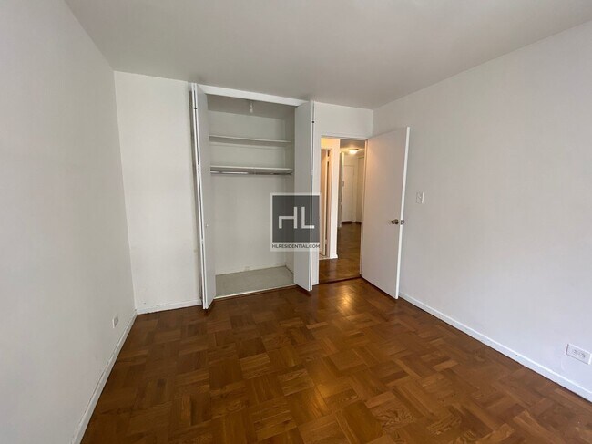 Photo - 5 AVENUE Unit 17E