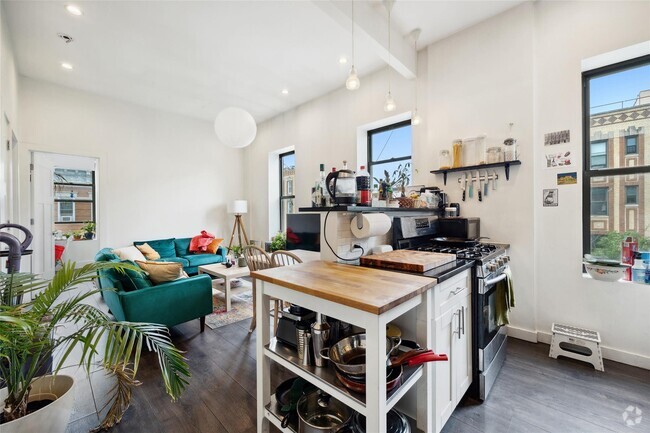 Building Photo - 1684 Woodbine St Unit 2A Rental