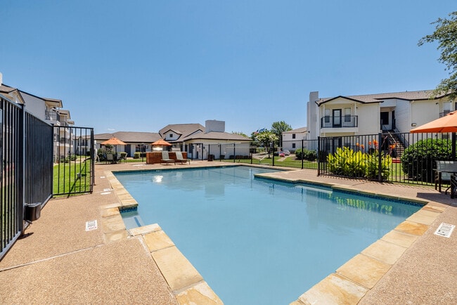 Building Photo - Tides on Westcreek