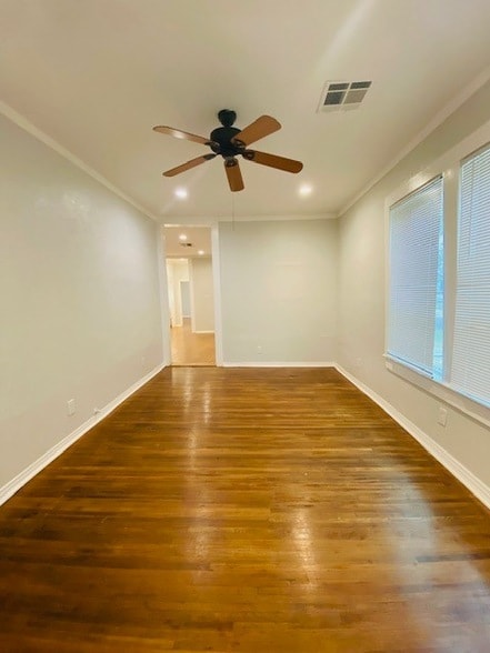 Photo - 4729 Walker St