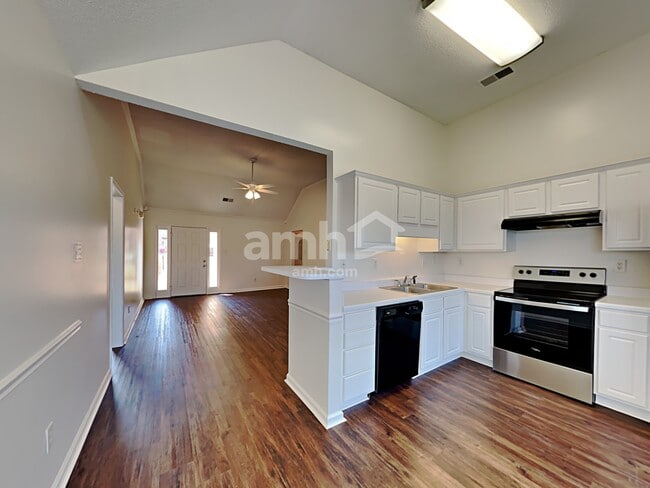 Photo - 1374 Siskin Dr