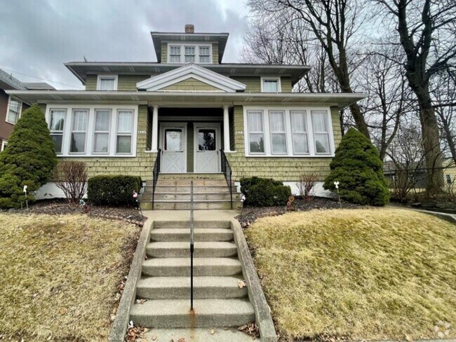 Building Photo - 140 1/2 Crestmont Rd Unit Left Side Rental
