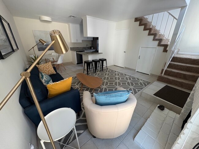 Barclay Square Apartment