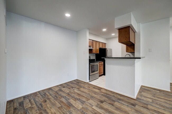 Photo - 11201 Lynbrook Dr Unidad 3818