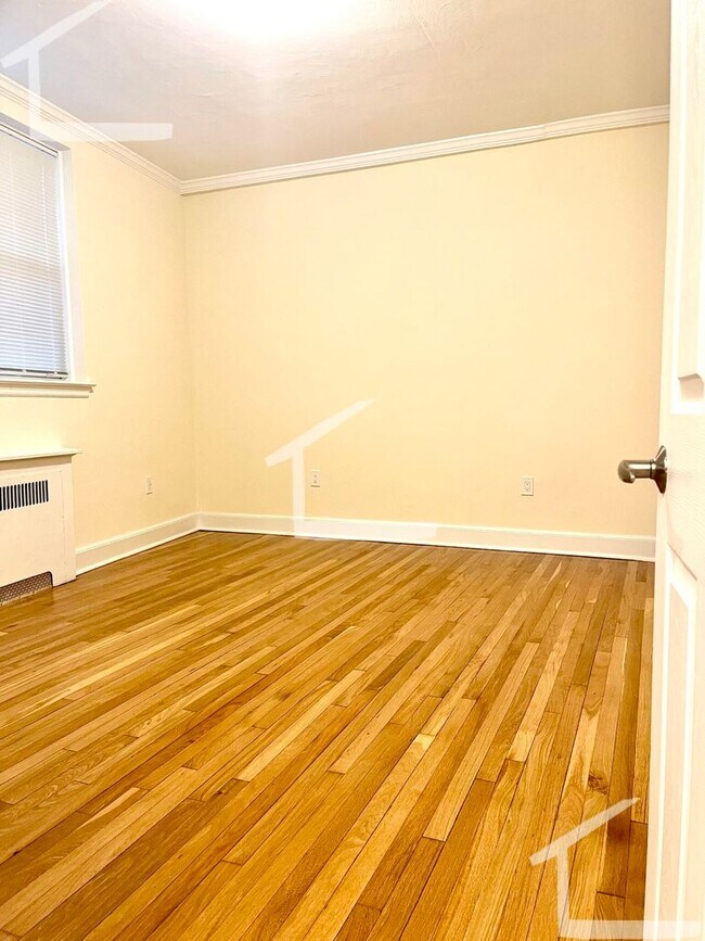 Photo - Available now - No Broker Fee - Brighton 2...