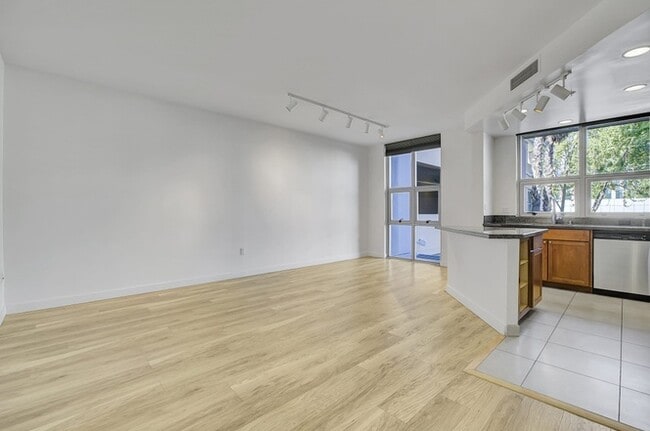 Photo - Saint Unit 20412D