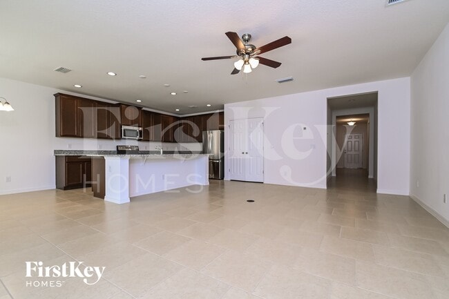 900 Avenal Ln