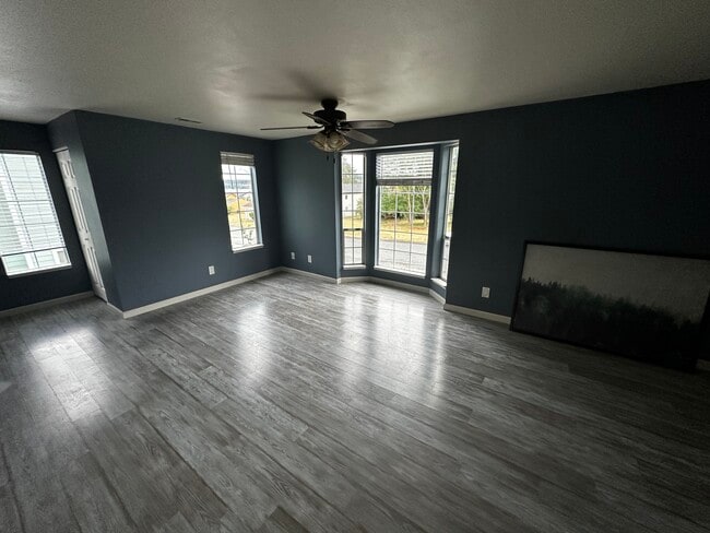 Building Photo - 952 SE Ely St Unit A201