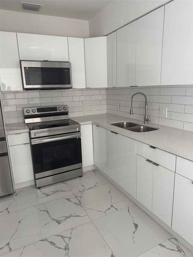 Photo - 345 SW 49th Ave